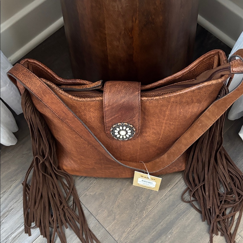 Ariat Betsy Shoulder Bag,distressed leather,fringe,snap top,concho, zip pocket - Picture 5 of 13